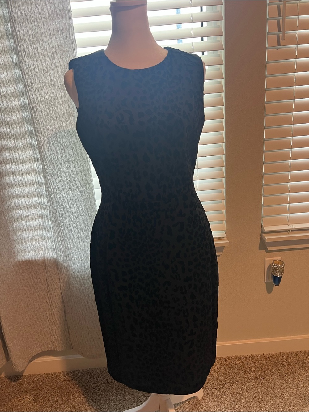 Calvin Klein Black Sleeveless Leopard-Texture Midi Sheath Dress Size 8